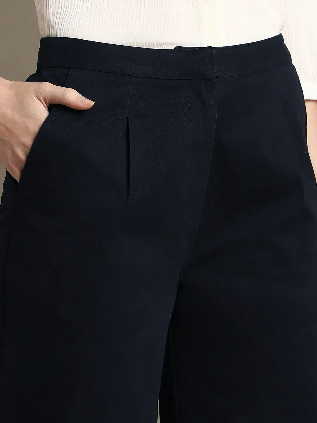 DL Woman Navy Solid Straight Fit Trousers