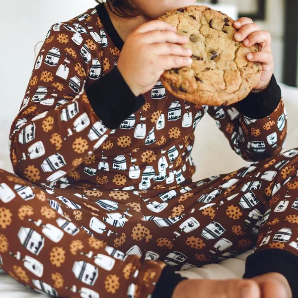 MILK & COOKIES LONG SLEEVE PAJAMAS