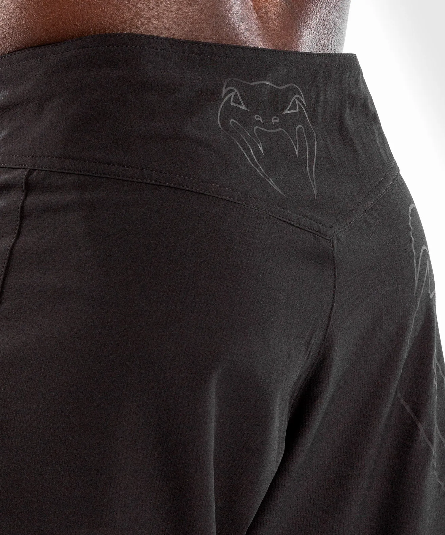 Venum Light 4.0 Fightshort - Black/Bronze